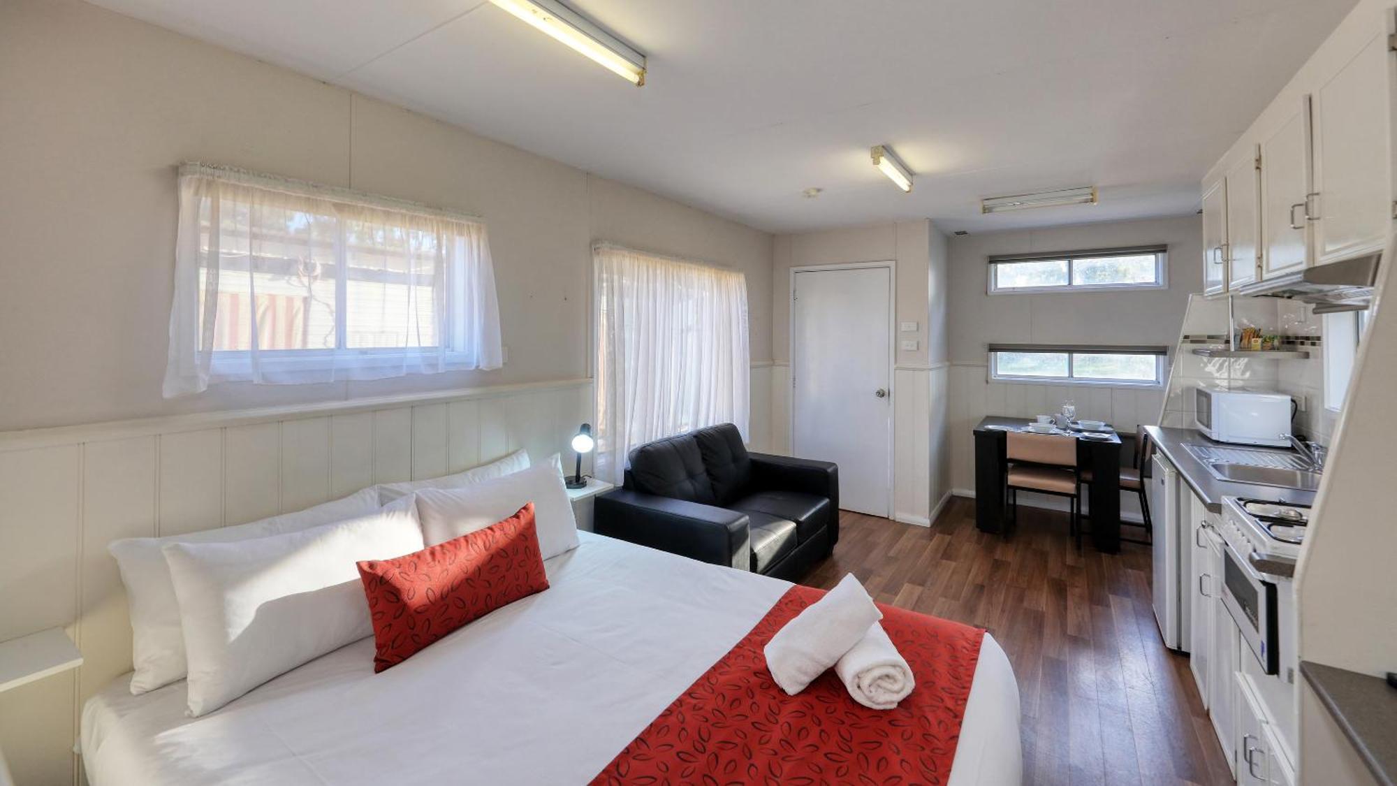 Yarrawonga Riverlands Tourist Park Room photo